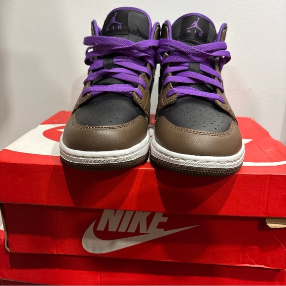 Air Jordan mid 1’s - Picture 8 of 9